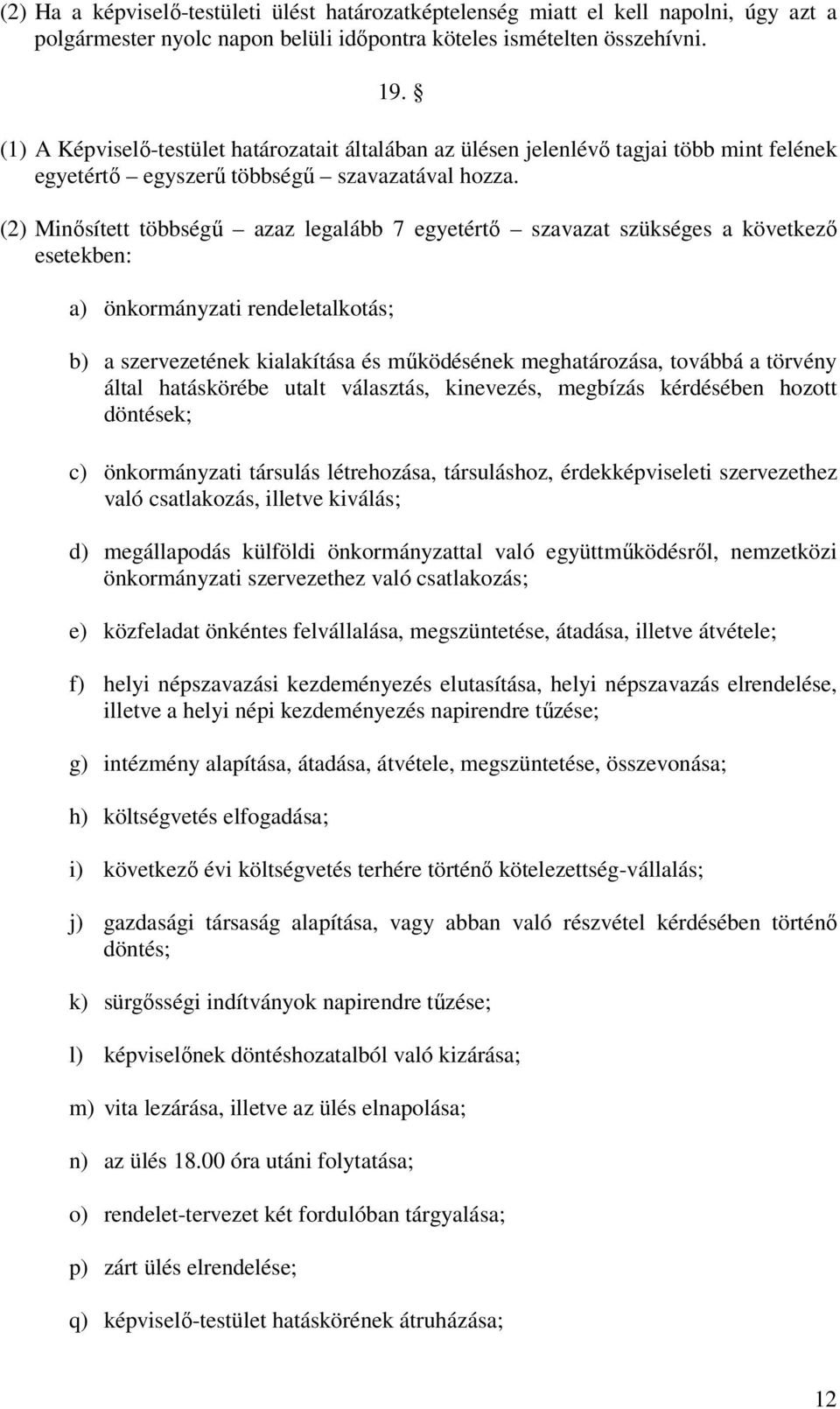 (2) Minısített többségő azaz legalább 7 egyetértı szavazat szükséges a következı esetekben: a) önkormányzati rendeletalkotás; b) a szervezetének kialakítása és mőködésének meghatározása, továbbá a