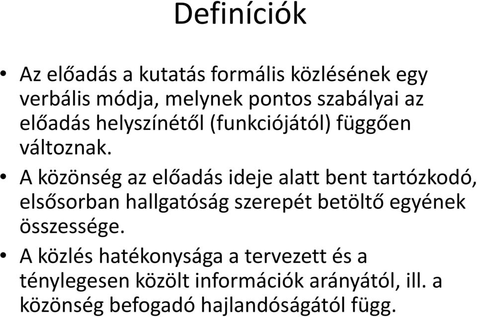 A közönség az előadás ideje alatt bent tartózkodó, elsősorban hallgatóság szerepét betöltő egyének