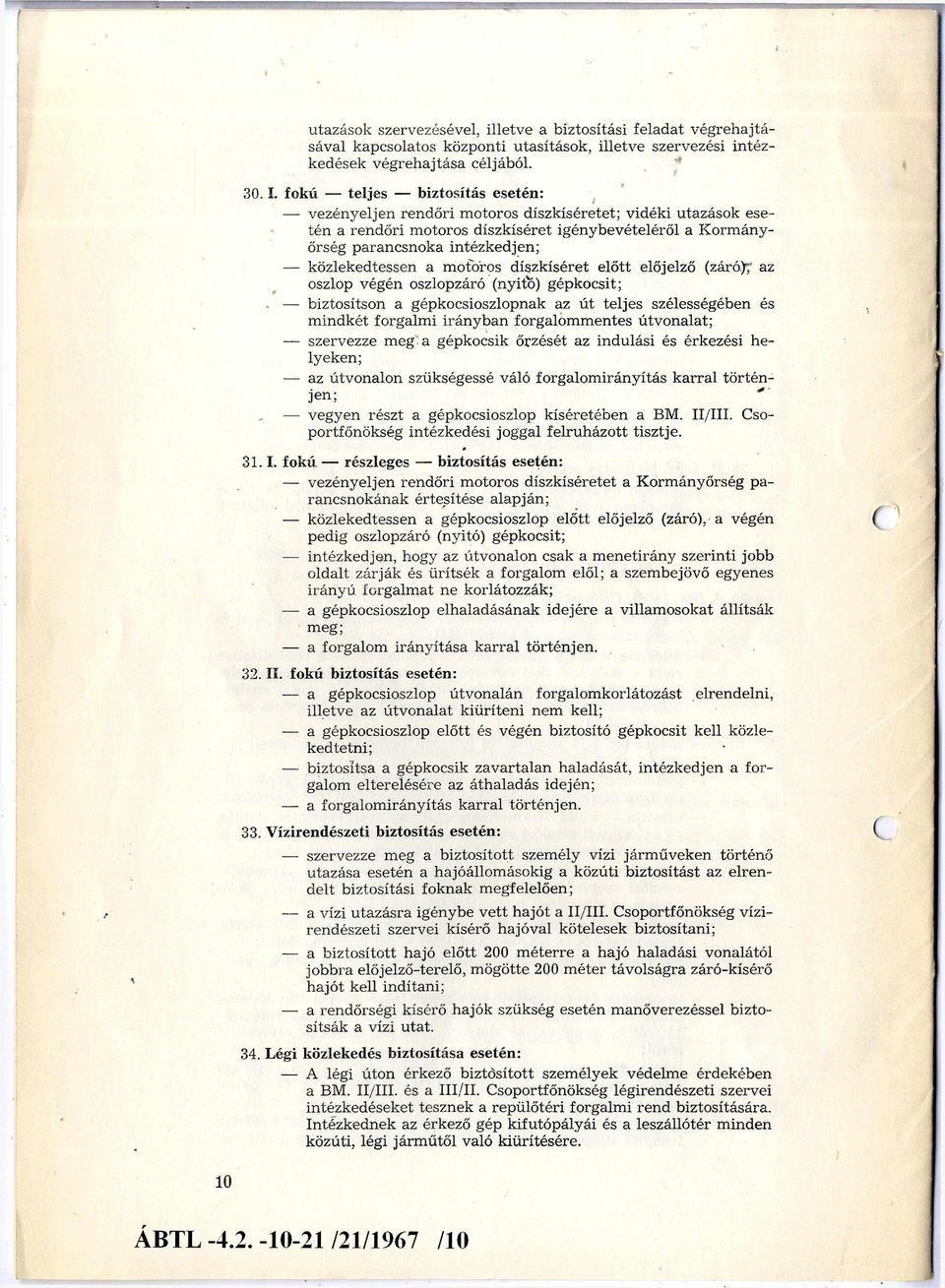 közlekedtessen a m otoros díszkíséret előtt előjelző (záró);' az oszlop végén oszlopzáró (nyitó) gépkocsit; biztosítson a gépkocsioszlopnak az ú t teljes szélességében és m indkét forgalm i irányban