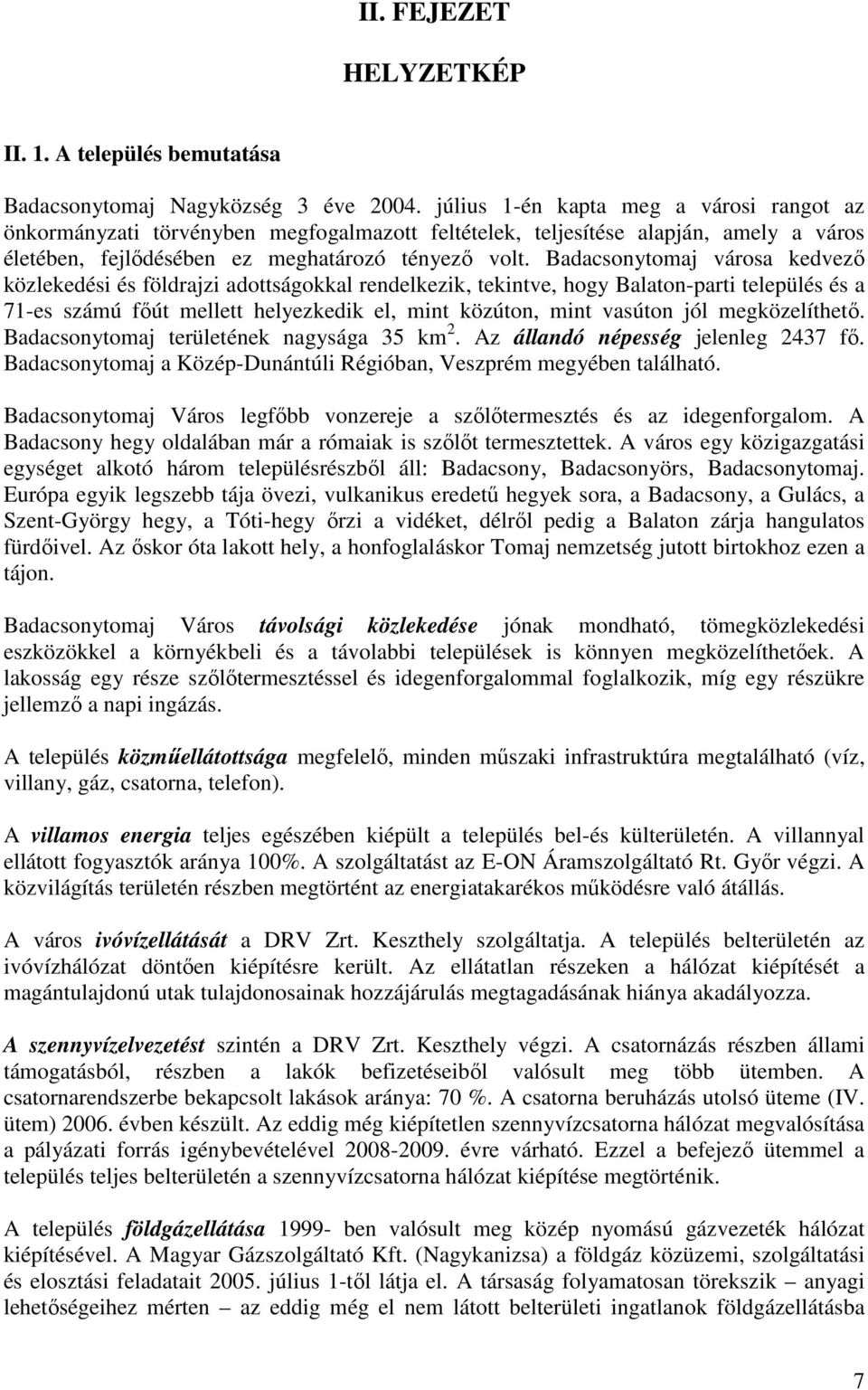 Badacsonytomaj városa kedvezı közlekedési és földrajzi adottságokkal rendelkezik, tekintve, hogy Balaton-parti település és a 71-es számú fıút mellett helyezkedik el, mint közúton, mint vasúton jól