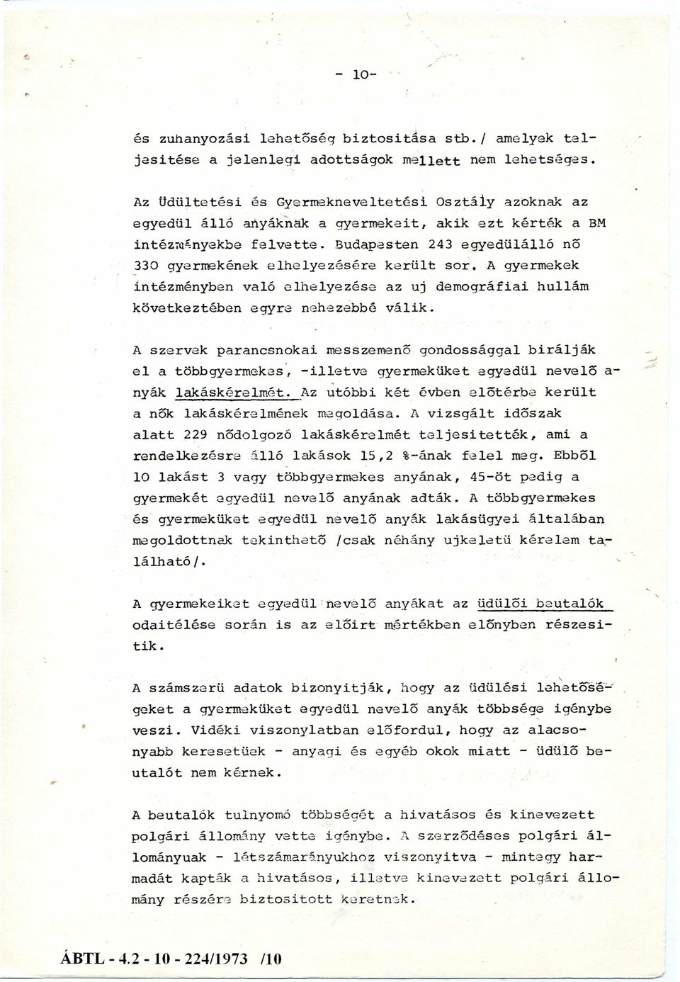 Budapesten 243 egyedülálló no 330 gyermekének elhelyezésére került sor. A gyermekek intézményben való elhelyezése az uj demográfiai hullám következtében egyre nehezebbé válik.