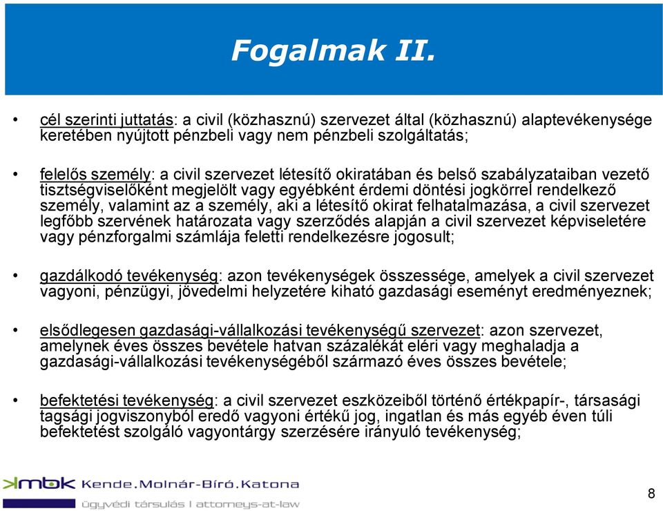 okiratában és belső szabályzataiban vezető tisztségviselőként megjelölt vagy egyébként érdemi döntési jogkörrel rendelkező személy, valamint az a személy, aki a létesítő okirat felhatalmazása, a