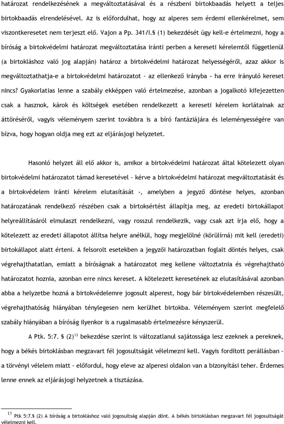 (1) bekezdését úgy kell-e értelmezni, hogy a bíróság a birtokvédelmi határozat megváltoztatása iránti perben a kereseti kérelemtől függetlenül (a birtokláshoz való jog alapján) határoz a