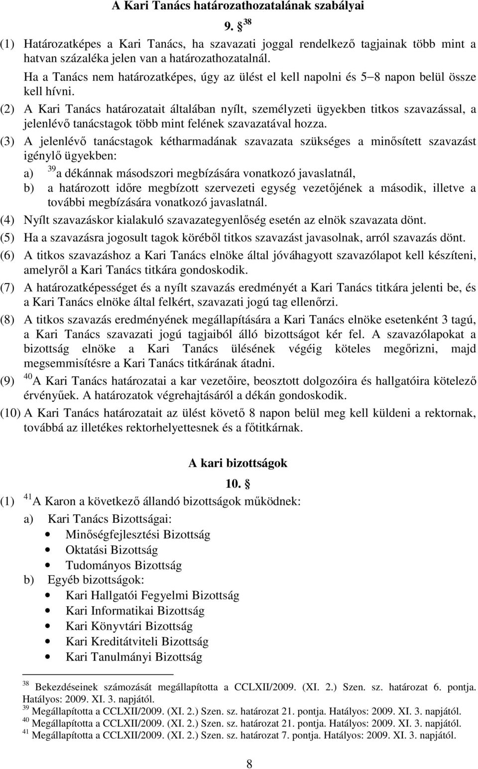 (2) A Kari Tanács határozatait általában nyílt, személyzeti ügyekben titkos szavazással, a jelenlévő tanácstagok több mint felének szavazatával hozza.