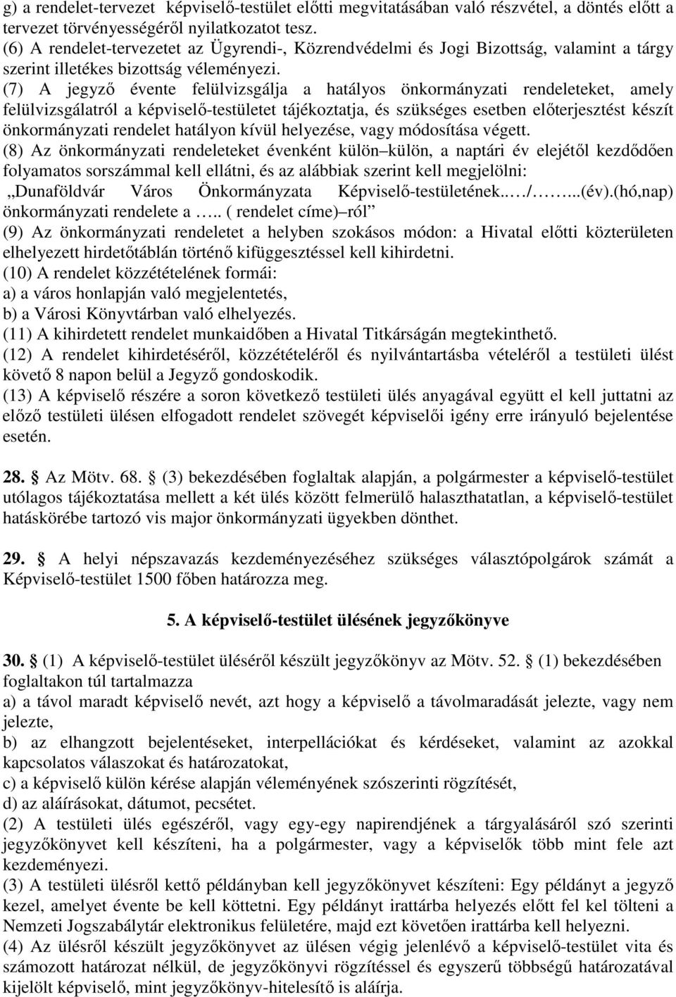 (7) A jegyző évente felülvizsgálja a hatályos önkormányzati rendeleteket, amely felülvizsgálatról a képviselő-testületet tájékoztatja, és szükséges esetben előterjesztést készít önkormányzati