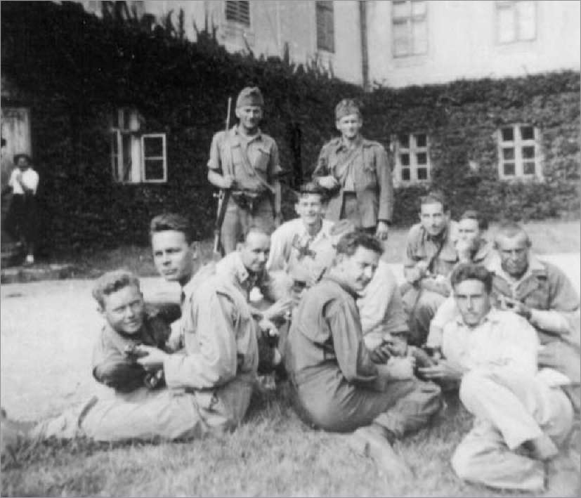 Megkezdődnek az átrepülések Pilota Uffz. Karl- Heinz Pütt Gefr. Hans Dahmen Uffz. Wilfried Schneider Obfhr. Hans- Dieter Oehm Hptm. Richard Lewens Obfw.