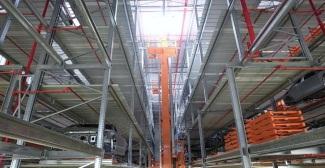 24 Karosszéria) Előszériás karosszériák 30 Technikai adatok» Utcahosszok: 53,5 m (10 polc) Zárolt karosszéria Logisztikai zárolás Minőségügyi zárolás 30 20 10» Magasság: 30 m (11 rekesz)»
