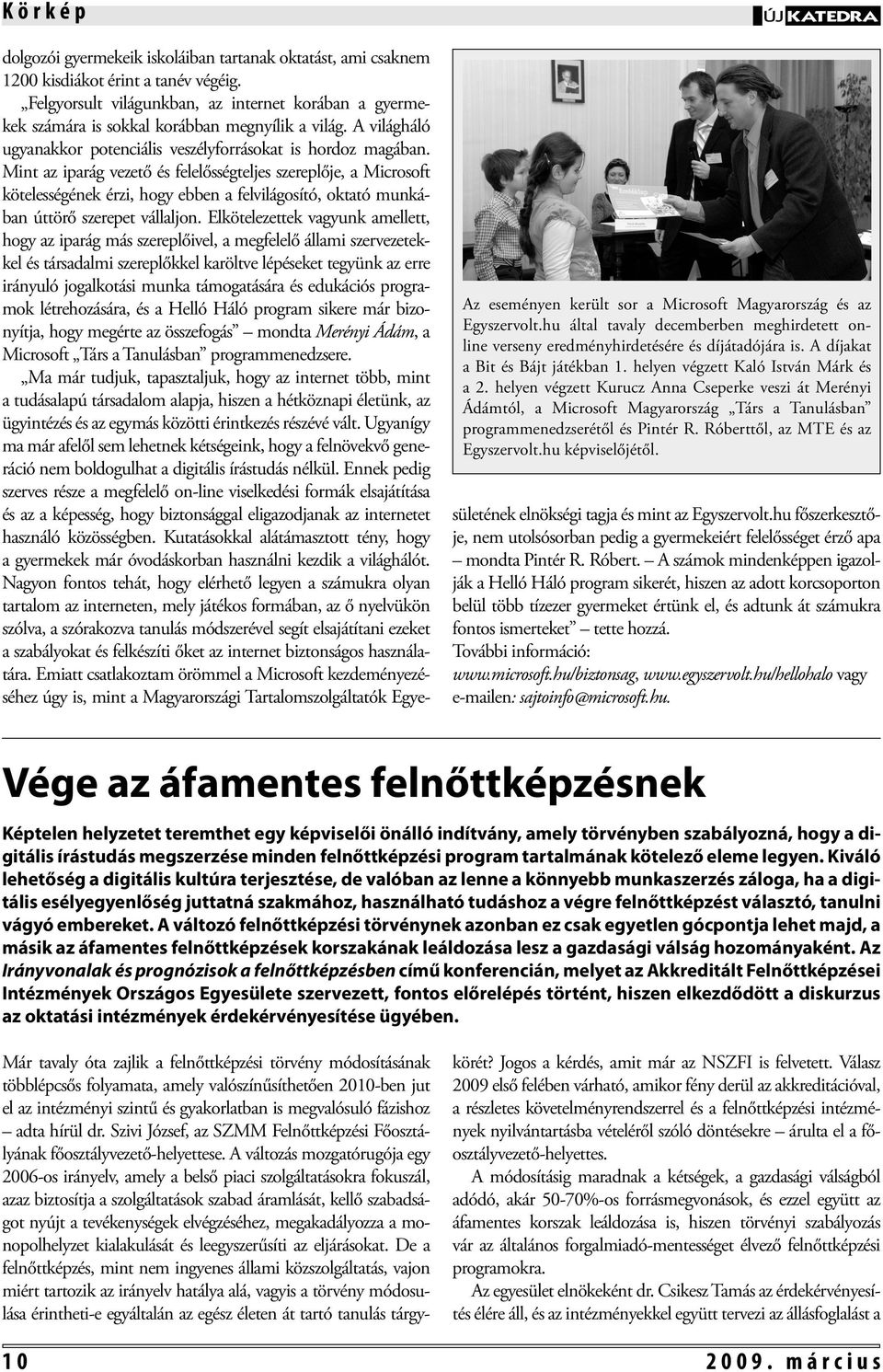 helyen végzett Kurucz Anna Cseperke veszi át Merényi Ádámtól, a Microsoft Magyarország Társ a Tanulásban programmenedzserétől és Pintér R. Róberttől, az MTE és az Egyszervolt.hu képviselőjétől.