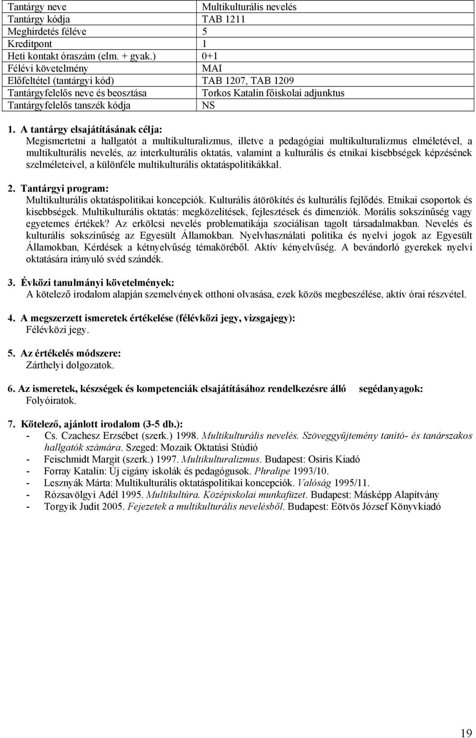 multikulturalizmus elméletével, a multikulturális nevelés, az interkulturális oktatás, valamint a kulturális és etnikai kisebbségek képzésének szelméleteivel, a különféle multikulturális