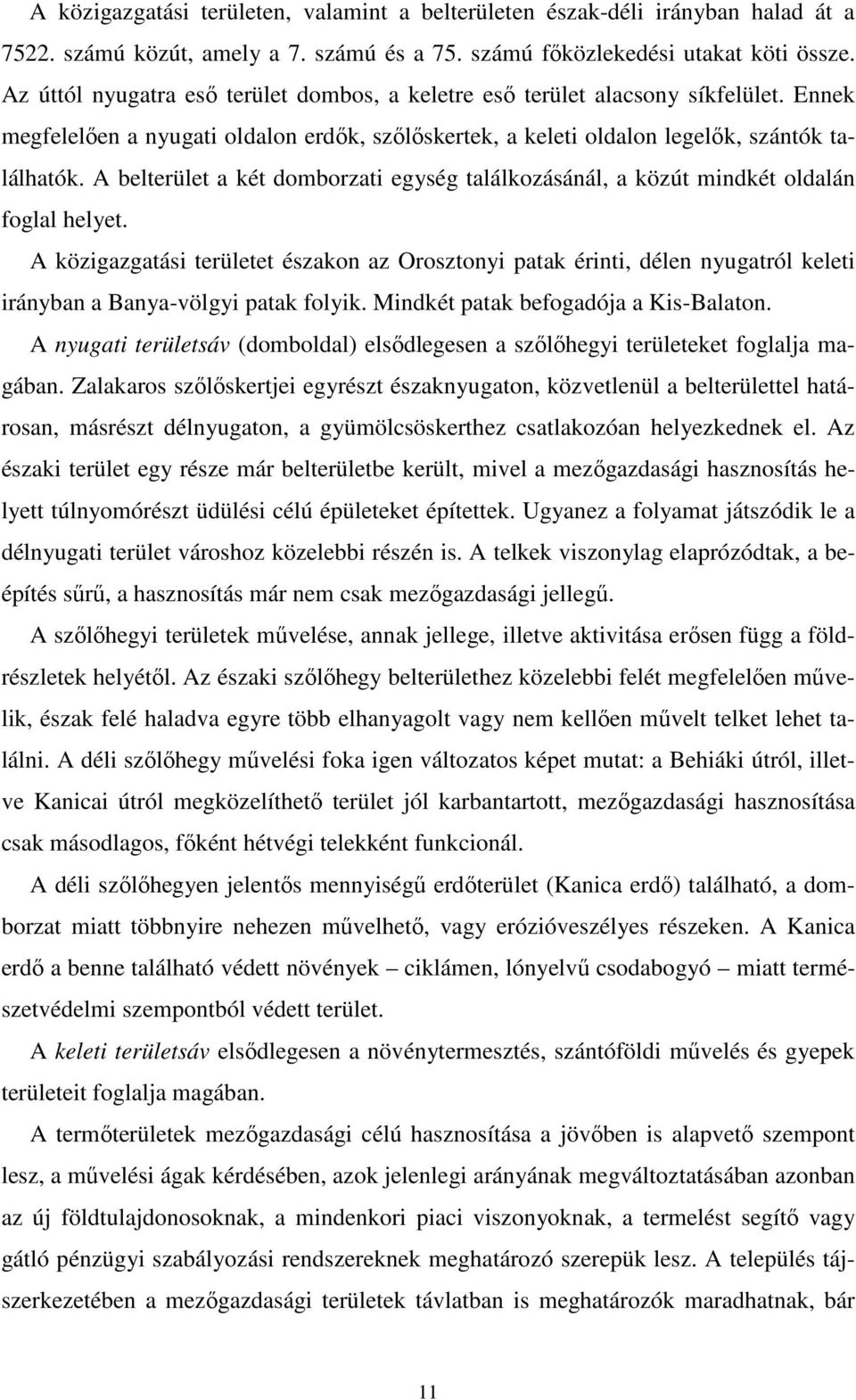 A belterület a két domborzati egység találkozásánál, a közút mindkét oldalán foglal helyet.