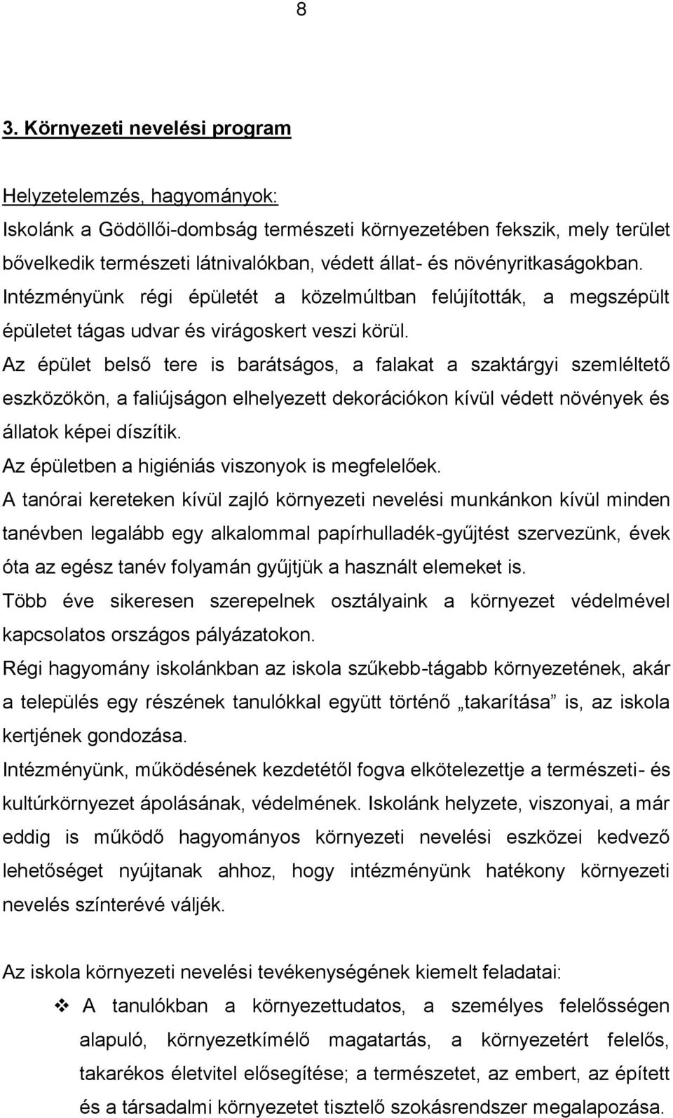 Az épület belső tere is barátságos, a falakat a szaktárgyi szemléltető eszközökön, a faliújságon elhelyezett dekorációkon kívül védett növények és állatok képei díszítik.