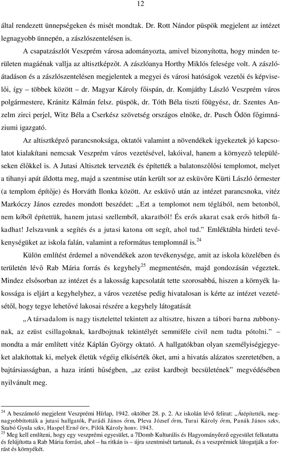 A zászlóátadáson és a zászlószentelésen megjelentek a megyei és városi hatóságok vezetői és képviselői, így többek között dr. Magyar Károly főispán, dr.