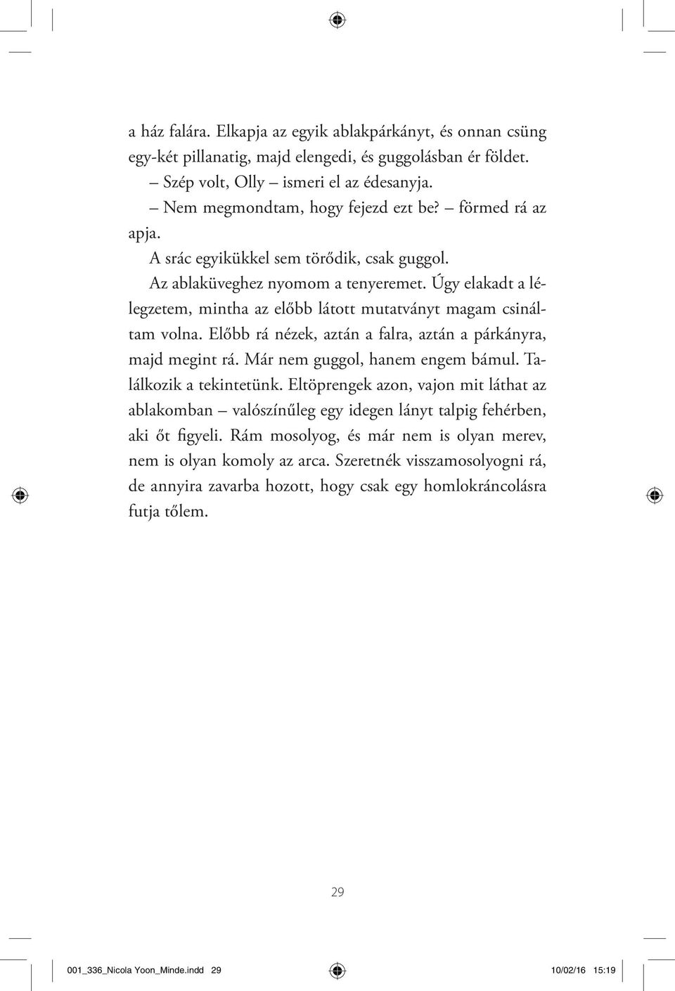 Előbb rá nézek, aztán a falra, aztán a párkányra, majd megint rá. Már nem guggol, hanem engem bámul. Találkozik a tekintetünk.