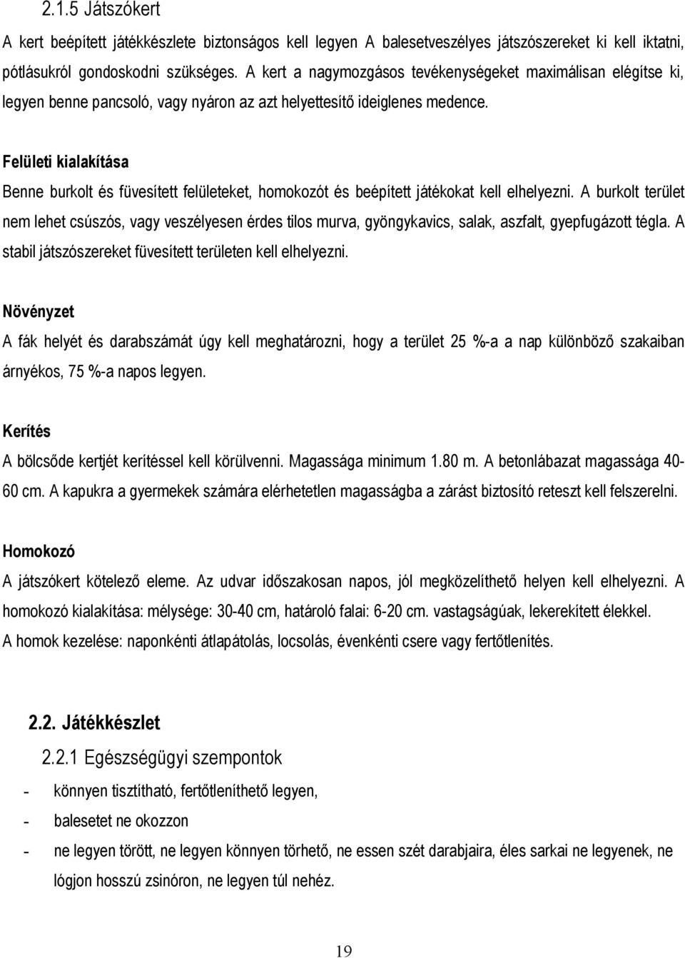 Felületi kialakítása Benne burkolt és füvesített felületeket, homokozót és beépített játékokat kell elhelyezni.