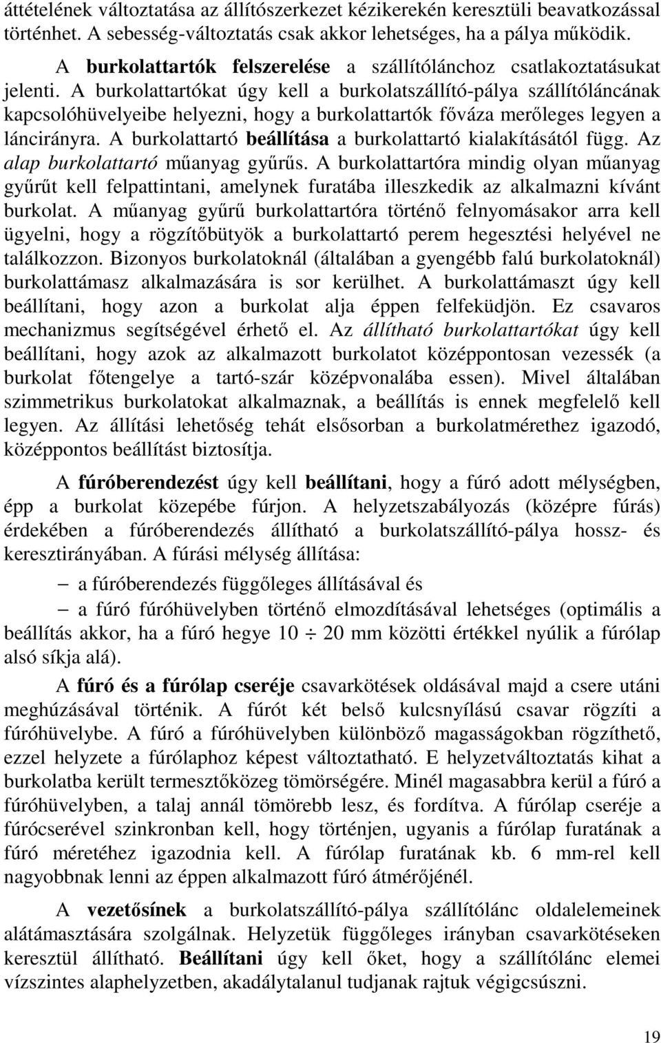 A burkolattartókat úgy kell a burkolatszállító-pálya szállítóláncának kapcsolóhüvelyeibe helyezni, hogy a burkolattartók főváza merőleges legyen a láncirányra.