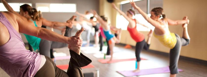 SZOLGÁLTATÁSAINK Irodai jóga RUGALMAS IMMUNERŐSÍTÉS A Yoga Company irodai jóga foglalkozásai elsősorban az ülőmunkával járó gyakori problémák javítására és a stressz oldására fókuszál.