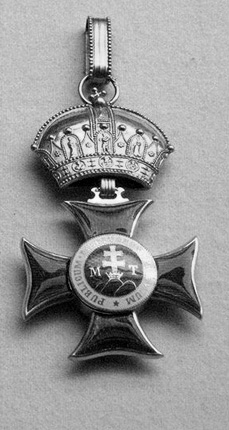 22. A feladat a bécsi udvar és a magyar nemesség viszonyának alakulásával kapcsolatos. Mutassa be, mi jellemezte Mária Terézia és a magyar nemesség viszonyát!