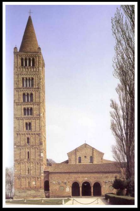 Lombard építészet Pomposa kolostortemplom 9-11. század Itáliában a román stílusú építészet a 11. század közepétől s 13. század közepéig virágzik.