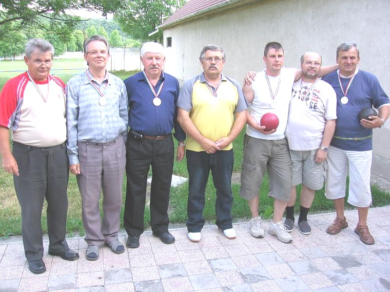 bajnokság bronz érmével. A rendezvény természetesen a vezetőség köszöntőjével -melyet Hronyecz Norbert elnök úrközvetített- és a szakmai vezetők beszámolójával kezdődött.