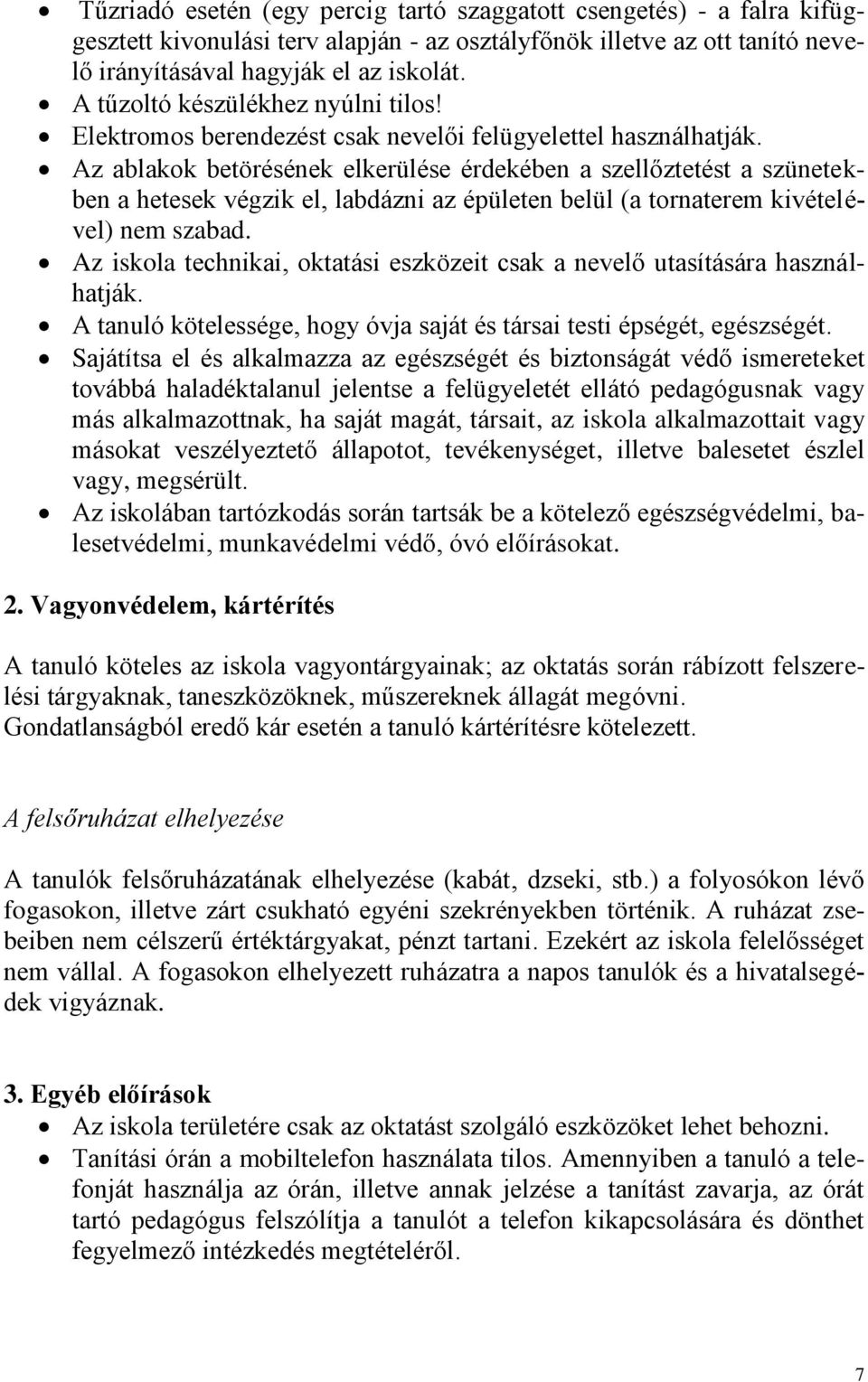 Az ablakok betörésének elkerülése érdekében a szellőztetést a szünetekben a hetesek végzik el, labdázni az épületen belül (a tornaterem kivételével) nem szabad.