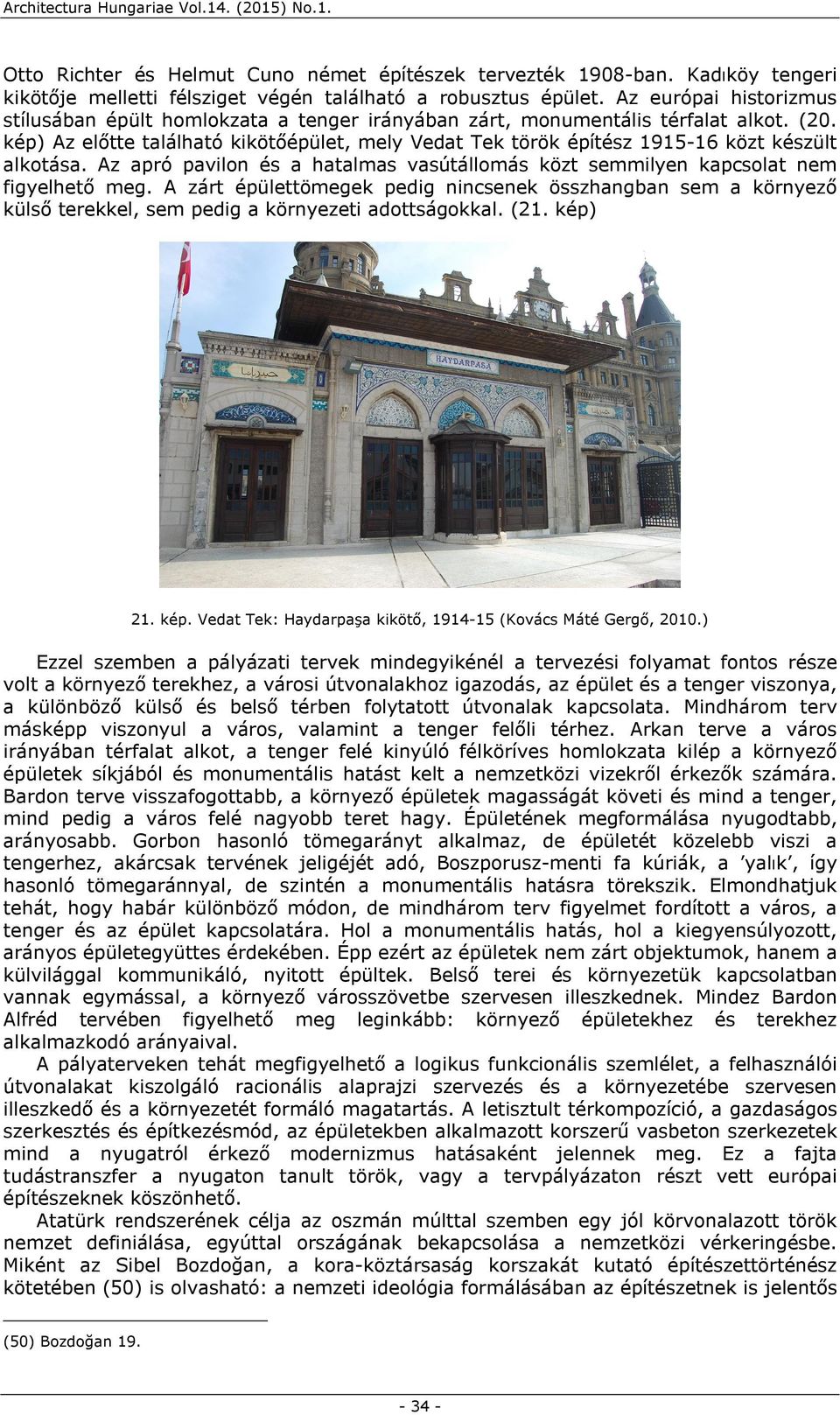 kép) Az előtte található kikötőépület, mely Vedat Tek török építész 1915-16 közt készült alkotása. Az apró pavilon és a hatalmas vasútállomás közt semmilyen kapcsolat nem figyelhető meg.
