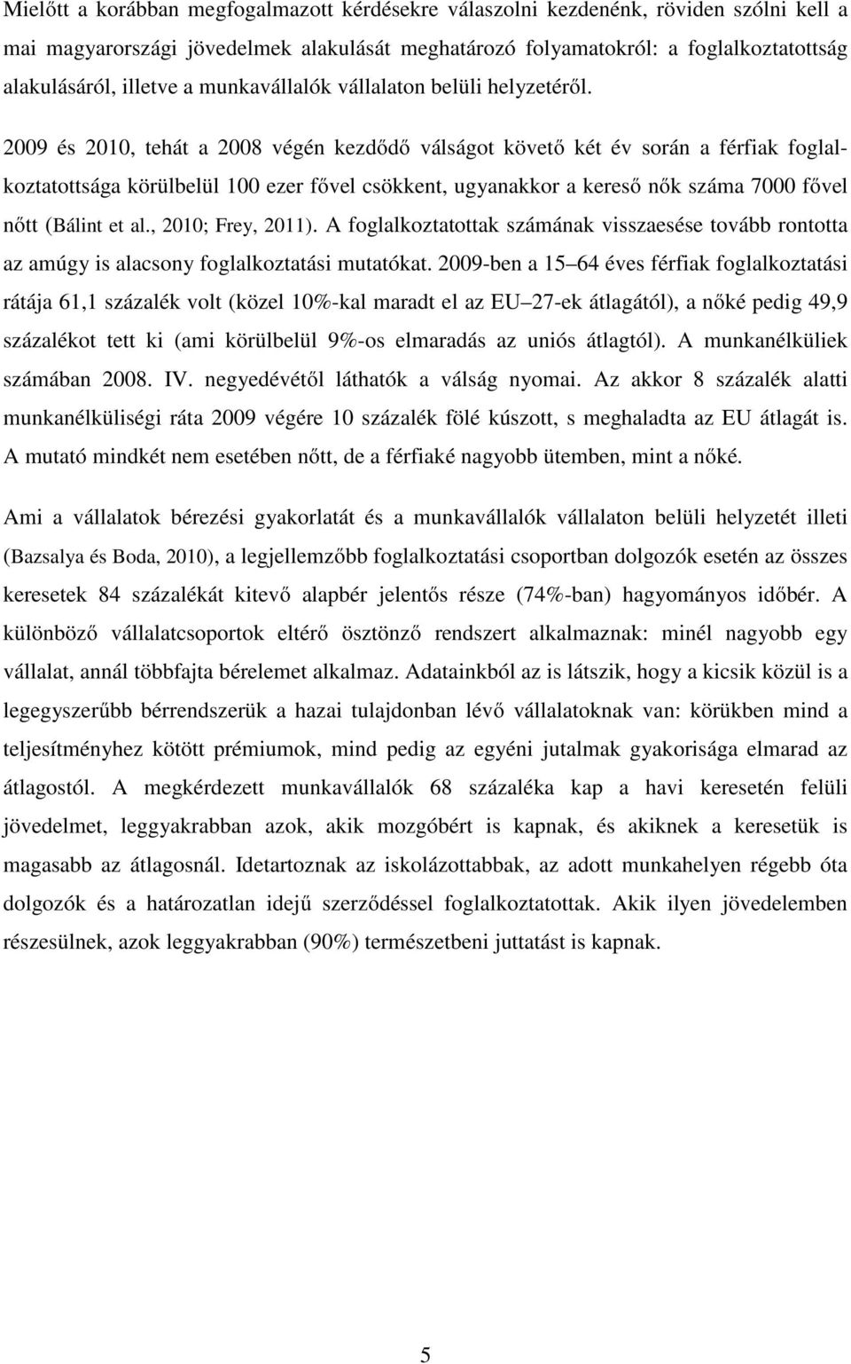 2009 és 2010, tehát a 2008 végén kezdődő válságot követő két év során a férfiak foglalkoztatottsága körülbelül 100 ezer fővel csökkent, ugyanakkor a kereső nők száma 7000 fővel nőtt (Bálint et al.