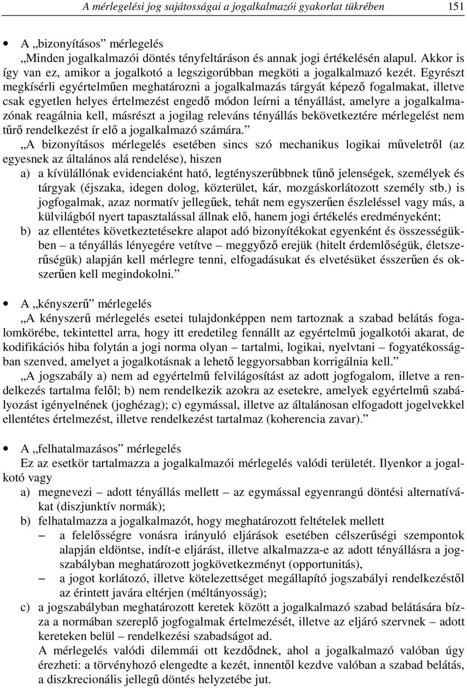 Egyrészt megkísérli egyértelműen meghatározni a jogalkalmazás tárgyát képező fogalmakat, illetve csak egyetlen helyes értelmezést engedő módon leírni a tényállást, amelyre a jogalkalmazónak reagálnia