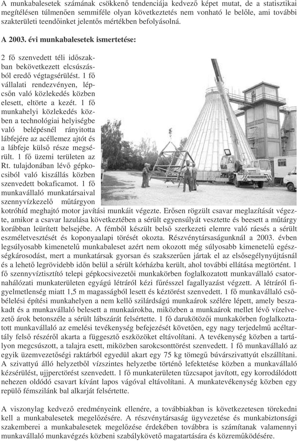 1 f vállalati rendezvényen, lépcsn való közlekedés közben elesett, eltörte a kezét.