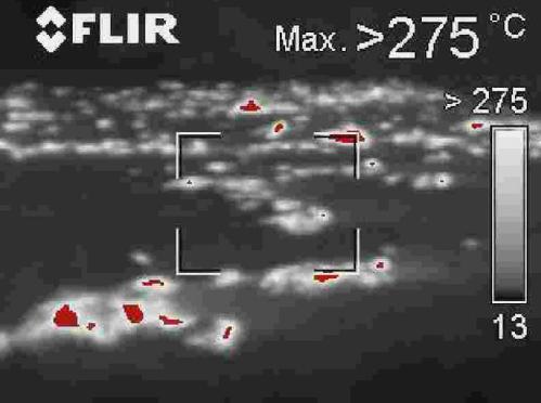 13 mennyiben az eloltott terület felügyelete hőkamera alkalmazásával és az UV igénybevételével valósul meg, úgy lehetőség van az adott a terület egyidejű átláthatóságára és a parázsló gócok egyszerű