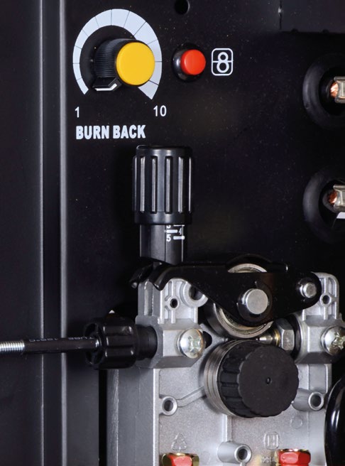 POCKETMIG MIG/MAG MMA MIG/MMA kétfunkciós IGBT technológiás hegesztő inverter fogyóelektródás és bevont-elektródás funkciókkal. - A POCKETMIG 195 ALUFLUX 5kg-os huzaldob befogadására alkalmas.