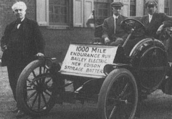 Ford és Edison versengése a T-Modell sikere megállította az e-mobilitás fejlődését Edison nagyobb energiasűrűségű nikkelvas akkumulátort fejlesztett (1903) meg volt győződve, hogy áttöréssel az