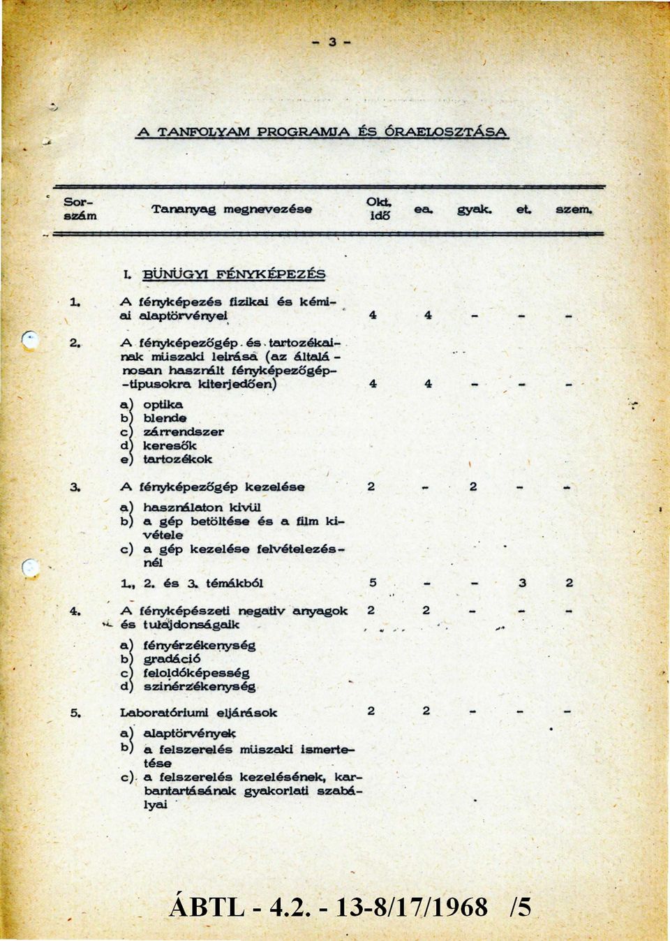 A fényképezőgép k ezelé se 2-2 - - a ) használaton kívül b) a gép betöltése é s a film kivétele c ) a gép k ezelése fe lv ételezésnél 1., 2. és 3. témákból 5 3 2 4.