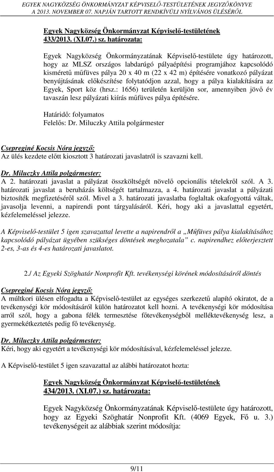 azzal, hogy a pálya kialakítására az Egyek, Sport köz (hrsz.: 1656) területén kerüljön sor, amennyiben jövő év tavaszán lesz pályázati kiírás műfüves pálya építésére.