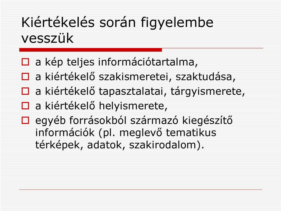 tárgyismerete, a kiértékelő helyismerete, egyéb forrásokból származó