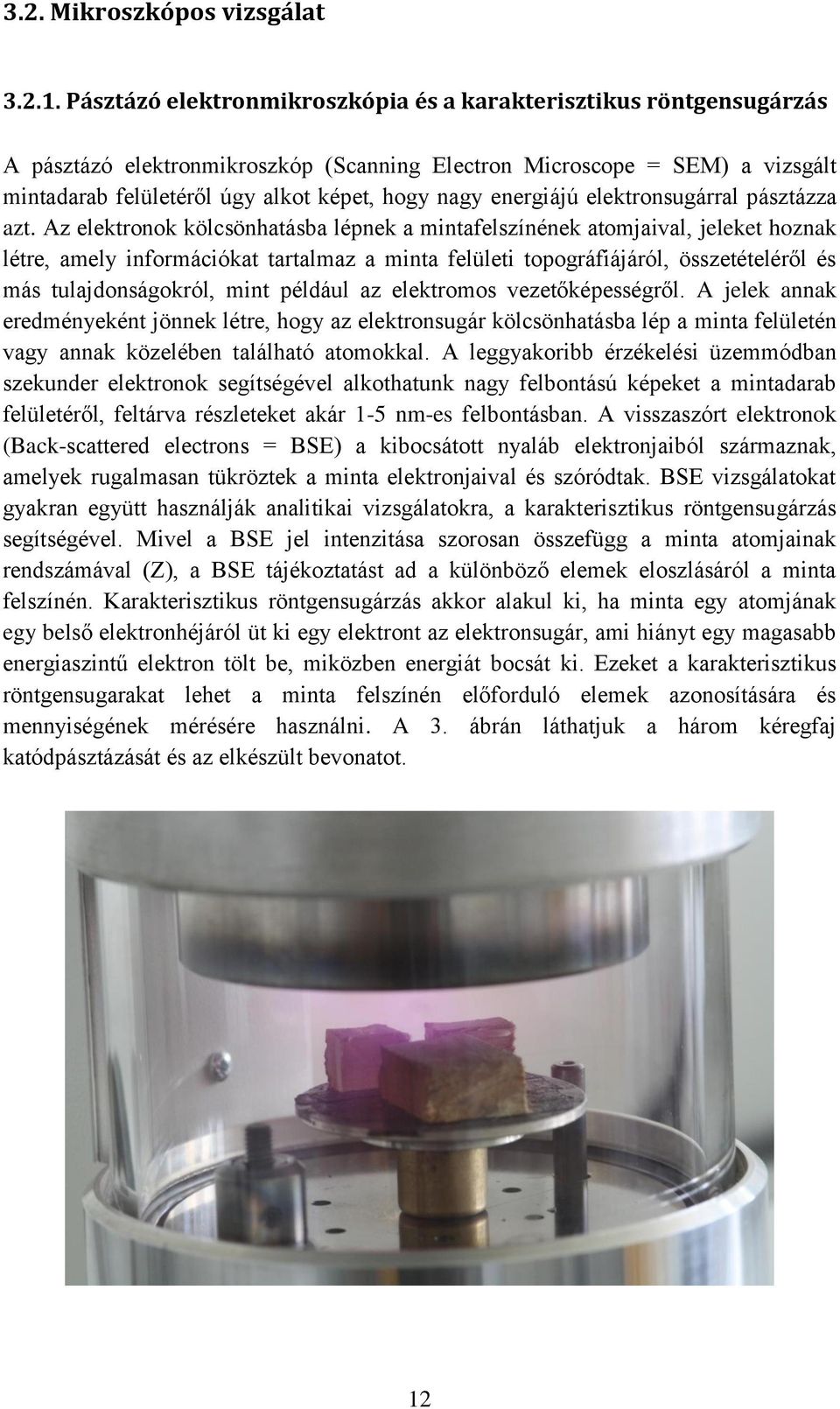 energiájú elektronsugárral pásztázza azt.