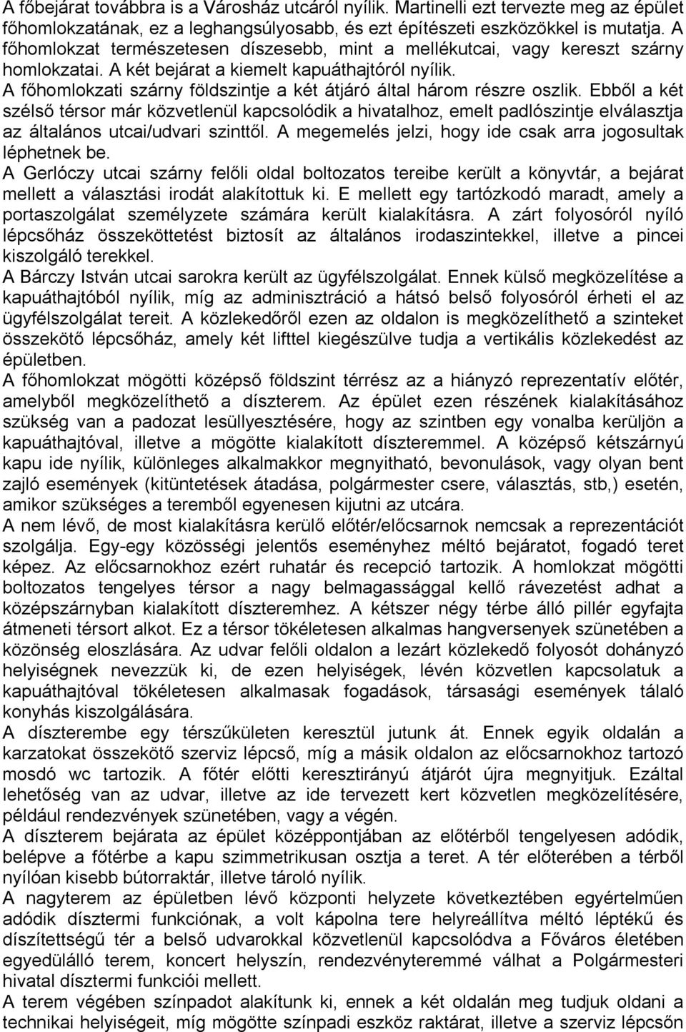 A főhomlokzati szárny földszintje a két átjáró által három részre oszlik.