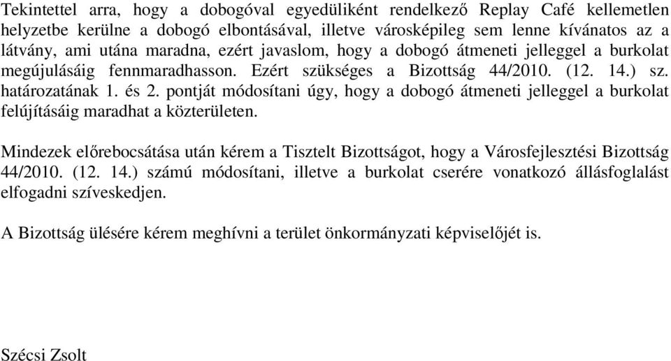 pontját módosítani úgy, hogy a dobogó átmeneti jelleggel a burkolat felújításáig maradhat a közterületen.