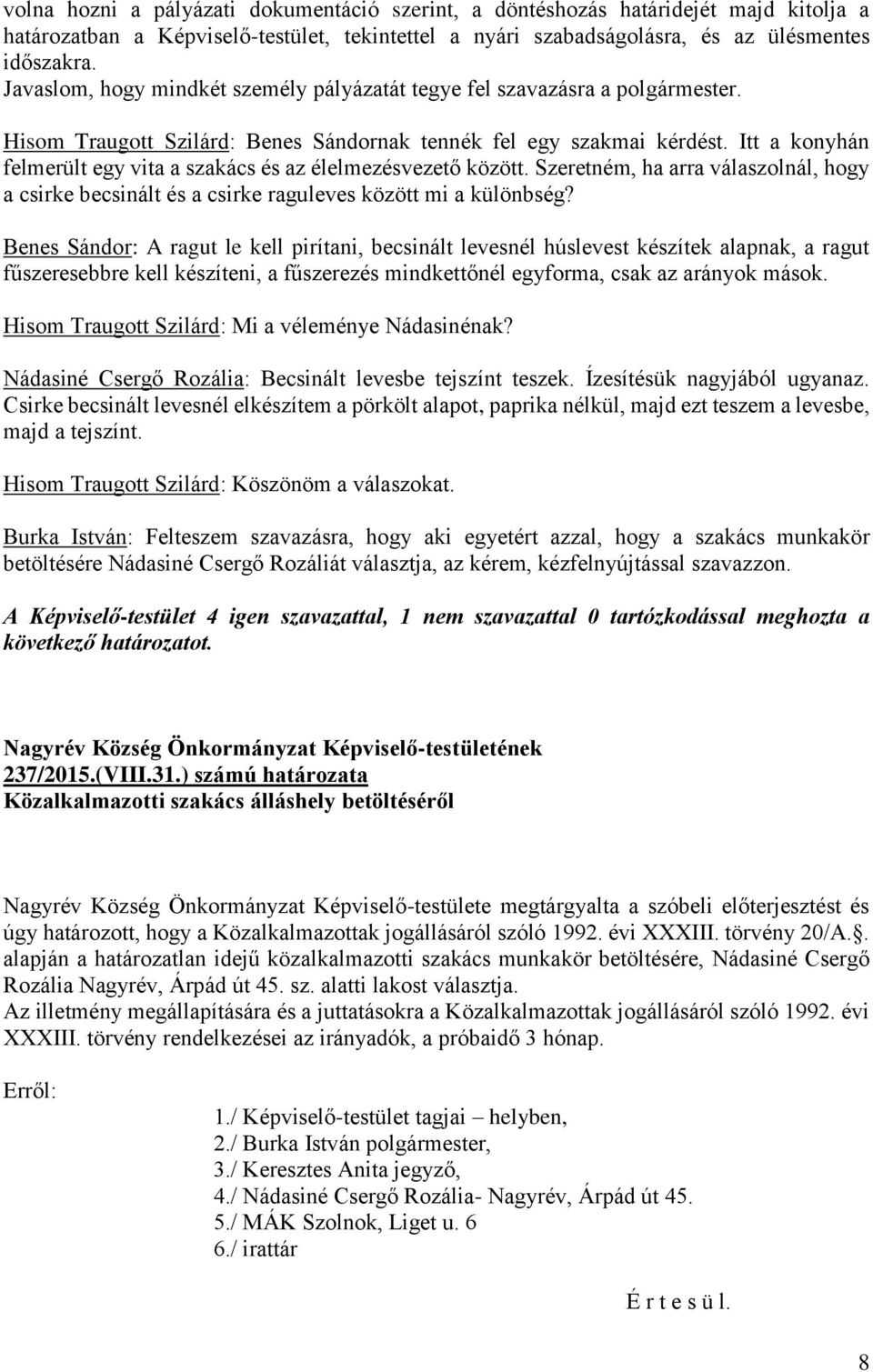 Itt a konyhán felmerült egy vita a szakács és az élelmezésvezető között. Szeretném, ha arra válaszolnál, hogy a csirke becsinált és a csirke raguleves között mi a különbség?