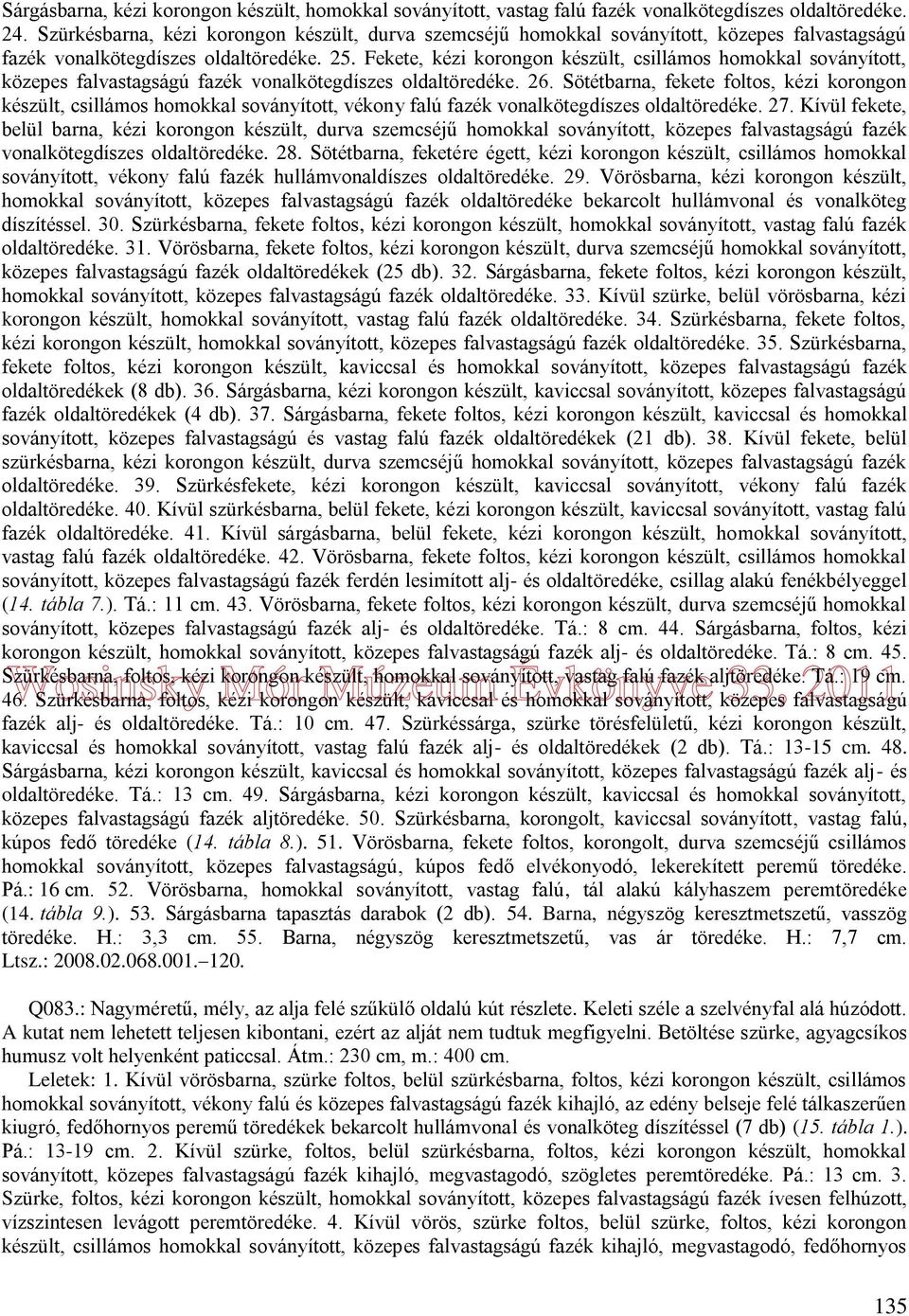 Fekete, kézi korongon készült, csillámos homokkal soványított, közepes falvastagságú fazék vonalkötegdíszes oldaltöredéke. 26.