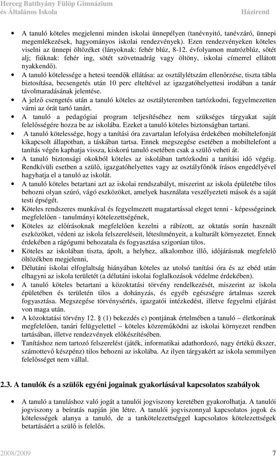 évfolyamon matrózblúz, sötét alj; fiúknak: fehér ing, sötét szövetnadrág vagy öltöny, iskolai címerrel ellátott nyakkendı).