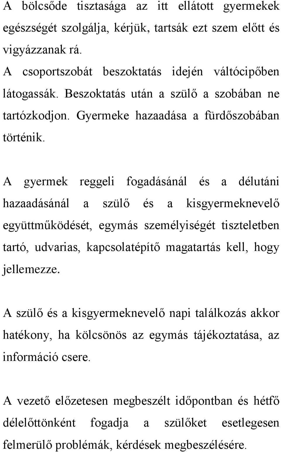 A gyermek reggeli fogadásánál és a délutáni hazaadásánál a szülő és a kisgyermeknevelő együttműködését, egymás személyiségét tiszteletben tartó, udvarias, kapcsolatépítő magatartás kell,