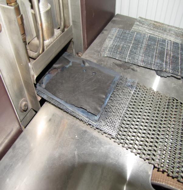 72. ábra: Stabilizált PAN prekurzorok FTIR spektumai (A: 1 órán át, 270 C-on stabilizált, B: optimált hőkezelési program szerint stabilizált szál) a) b) 73.