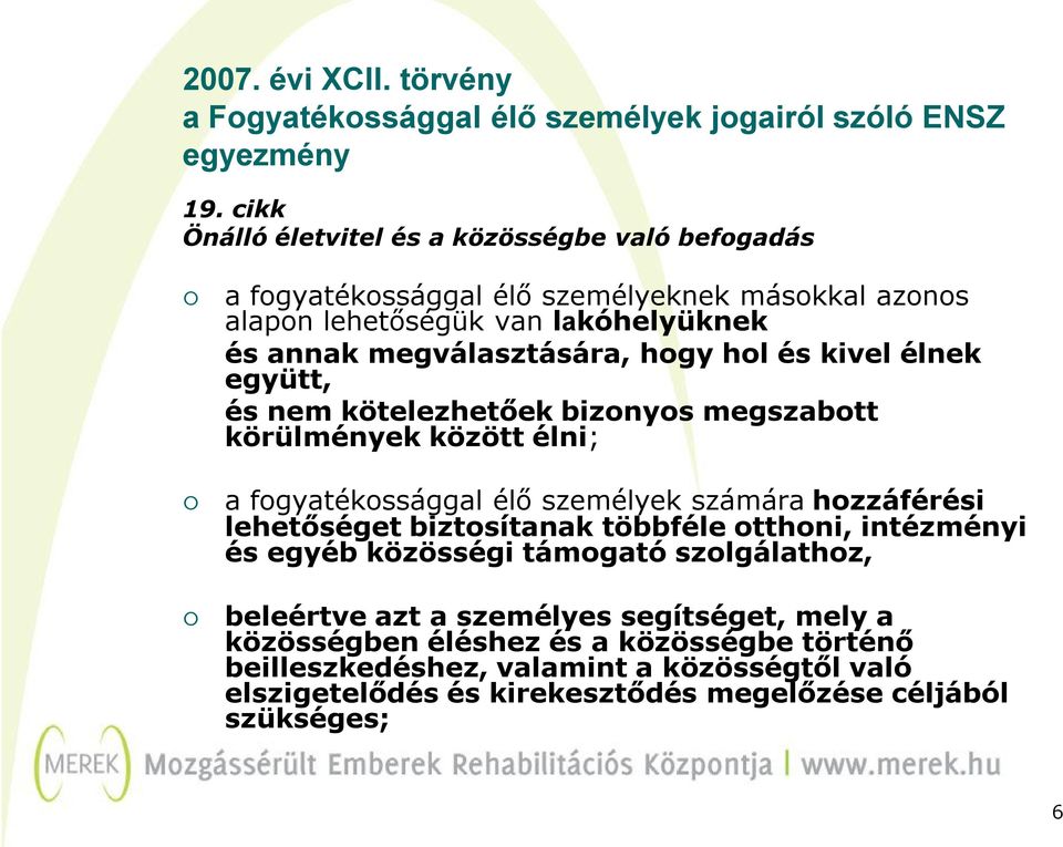 és kivel élnek együtt, és nem kötelezhetőek bizonyos megszabott körülmények között élni; a fogyatékossággal élő személyek számára hozzáférési lehetőséget biztosítanak többféle
