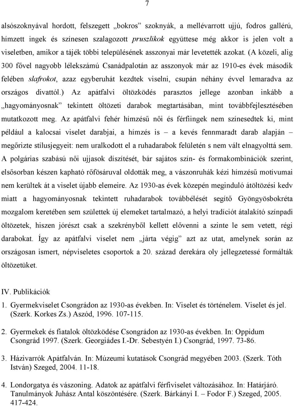(A közeli, alig 300 fővel nagyobb lélekszámú Csanádpalotán az asszonyok már az 1910-es évek második felében slafrokot, azaz egyberuhát kezdtek viselni, csupán néhány évvel lemaradva az országos