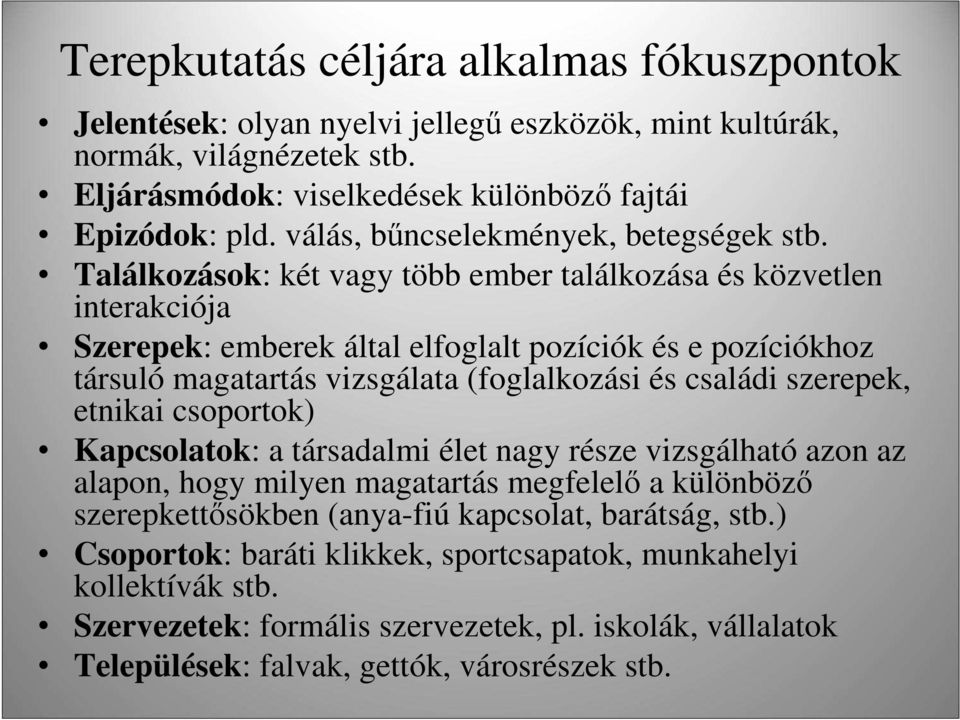 Találkozások: két vagy több ember találkozása és közvetlen interakciója Szerepek: emberek által elfoglalt pozíciók és e pozíciókhoz társuló magatartás vizsgálata (foglalkozási és családi szerepek,