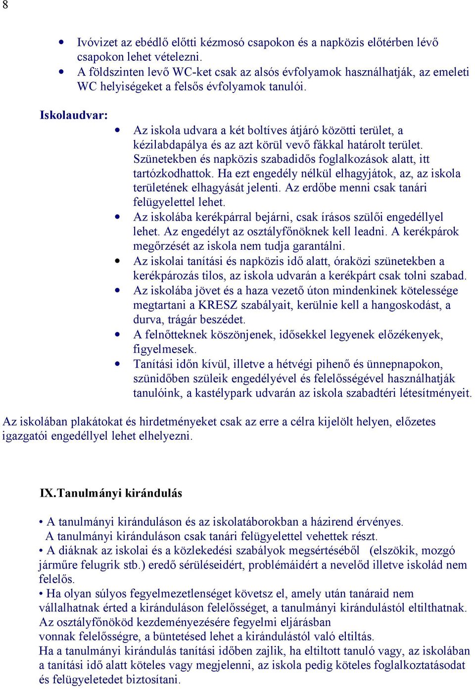 Iskolaudvar: Az iskola udvara a két boltíves átjáró közötti terület, a kézilabdapálya és az azt körül vevő fákkal határolt terület.