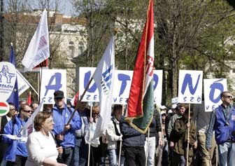 g s z ű n é s e és megszüntetése A munka díjazása A s z a ks ze rve