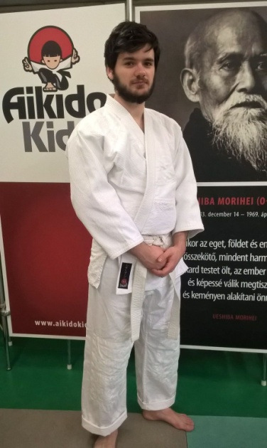 Ujvölgyi Péter (2.dan) 1988- Gyerekként 8 évig judót gyakorolt, az aikidoval 2008-ban ismerkedett meg, az Aikidoarts Budakeszi csoportjában.