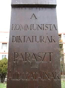Kopjafa a kommunista diktatúrák parasztáldozatainak a római
