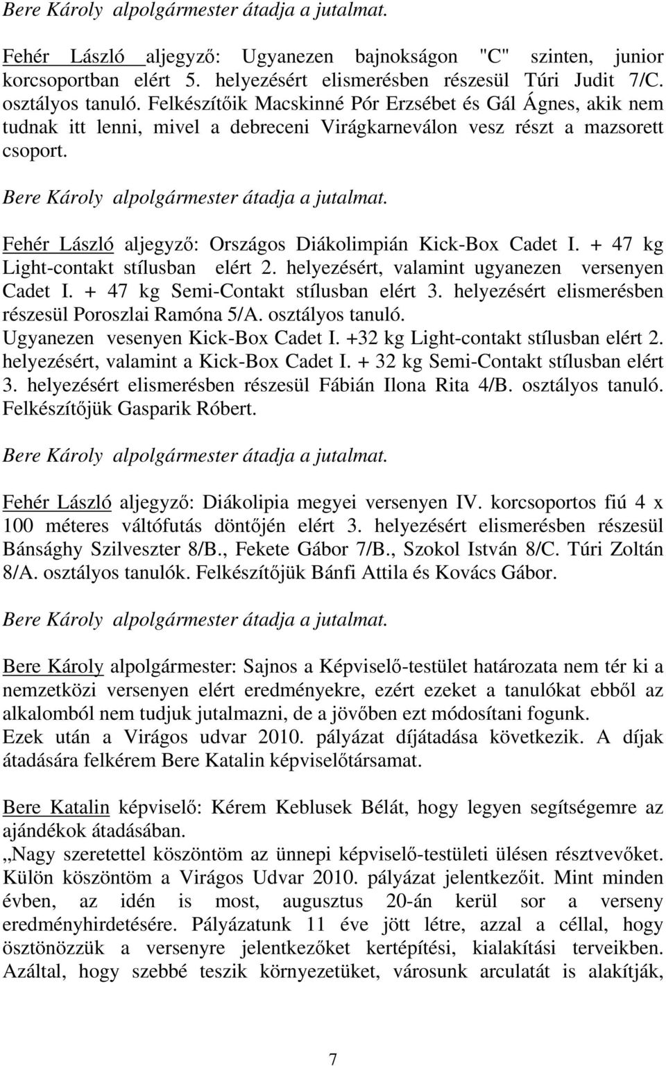 Bere Károly alpolgármester átadja a jutalmat. Fehér László aljegyző: Országos Diákolimpián Kick-Box Cadet I. + 47 kg Light-contakt stílusban elért 2. helyezésért, valamint ugyanezen versenyen Cadet I.